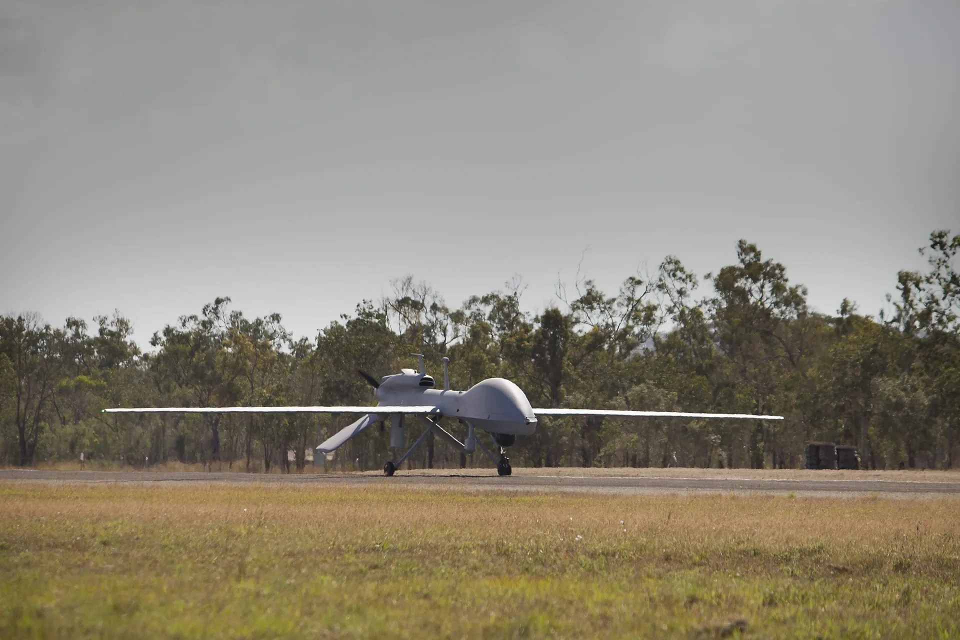 Drones & UAV — shot peening et flapper peening sur drones MALE, HALE, tactiques, eVTOL cargo et voilures composites